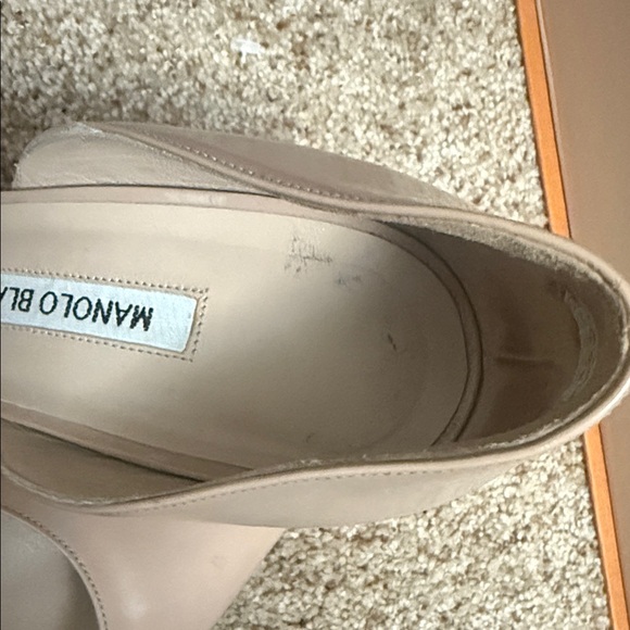 Manolo Blahnik Beige Pointed Heels - Picture 10 of 16